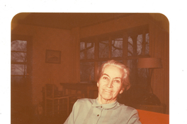 [Gabriela Mistral en New York]  [fotografía].