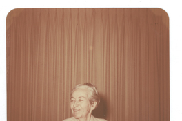 [Gabriela Mistral en New York]  [fotografía].