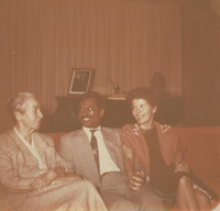 [Gabriela Mistral, Doris Dana y un amigo en New York]  [fotografía].