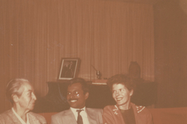 [Gabriela Mistral, Doris Dana y un amigo en New York]  [fotografía].