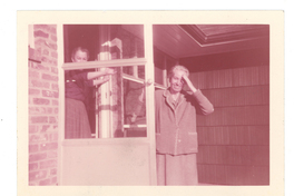 [Gabriela Mistral en New York]  [fotografía].