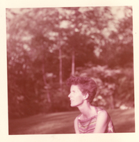 [Doris Dana en New York]  [fotografía].