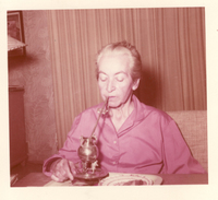 [Gabriela Mistral en New York]  [fotografía].