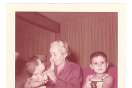 [Gabriela Mistral en New York]  [fotografía].