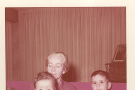 [Gabriela Mistral en New York]  [fotografía].