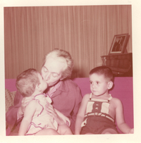 [Gabriela Mistral en New York]  [fotografía].