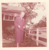 [Gabriela Mistral en New York]  [fotografía].