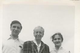 [Gabriela Mistral con dos amigos en New York].