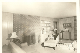 [La casa de Gabriela Mistral en Roslyn Harbor en New York]  [fotografía].