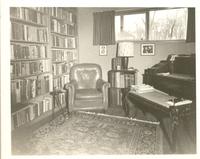 [La casa de Gabriela Mistral en Roslyn Harbor en New York]  [fotografía].