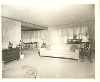 [La casa de Gabriela Mistral en Roslyn Harbor en New York]  [fotografía].