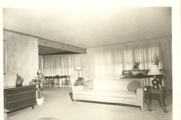 [La casa de Gabriela Mistral en Roslyn Harbor en New York]  [fotografía].