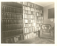 [La casa de Gabriela Mistral en Roslyn Harbor en New York]  [fotografía].