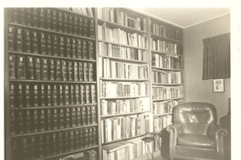 [La casa de Gabriela Mistral en Roslyn Harbor en New York]  [fotografía].