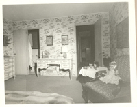 [La casa de Gabriela Mistral en Roslyn Harbor, New York]  [fotografía].