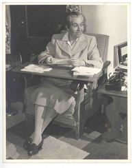Gabriela Mistral en Santa Barbara  [fotografía].