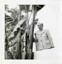 Gabriela Mistral en Santa Barbara  [fotografía].