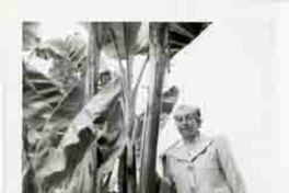 Gabriela Mistral en Santa Barbara  [fotografía].