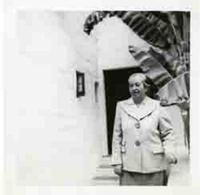 [Gabriela Mistral en Santa Barbara]  [fotografía].