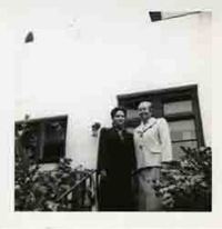 [Gabriela Mistral en Santa Barbara]  [fotografía].