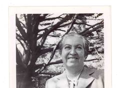 [Gabriela Mistral en Santa Barbara]  [fotografía].