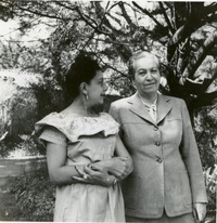 [Gabriela Mistral en Santa Barbara]  [fotografía].