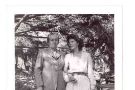 [Gabriela Mistral, en Santa Barbara]  [fotografía].