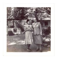 [Gabriela Mistral, en Santa Barbara]  [fotografía].