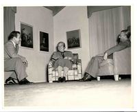 [Gabriela Mistral en Los Angeles]  [fotografía].