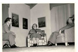 [Gabriela Mistral en Los Angeles]  [fotografía].