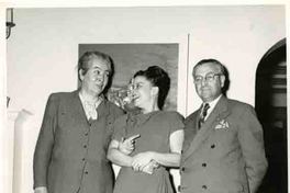 [Gabriela Mistral en los Angeles]  [fotografía].