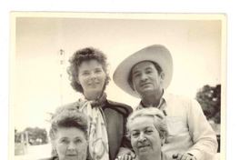[Gabriela Mistral en México]  [fotografía].