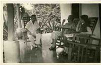 Gabriela Mistral, Consuelo Saleva y amigos en México  [fotografía].