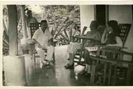 Gabriela Mistral, Consuelo Saleva y amigos en México  [fotografía].