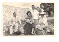 [Gabriela Mistral en Yucatán]  [fotografía].