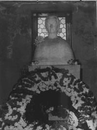 [Busto Gabriela Mistral]  [fotografía].