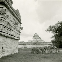 Vista de Chichén Itzá.  [fotografía].