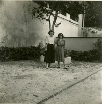 [Doris Dana y una amiga en México]  [fotografía].