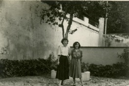 [Doris Dana y una amiga en México]  [fotografía].