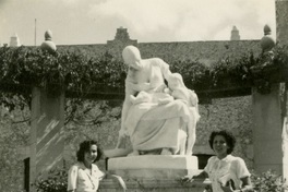 [Amigas de Doris Dana]  [fotografía].