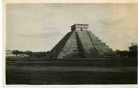 Vista de Chichén Itzá  [fotografía].