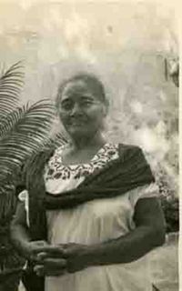 [Retrato de una mujer mexicana]  [fotografía].