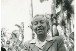 Retrato Gabriela Mistral en el Fortín de las Flores  [fotografía].