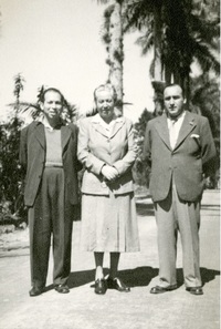 Gabriela Mistral y amigos en el Fortín de las Flores  [fotografía].