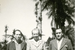 Gabriela Mistral y amigos en el Fortín de las Flores  [fotografía].