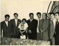 [Gabriela Mistral en la Radio UNAM en México]  [fotografía].