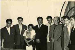 [Gabriela Mistral en la Radio UNAM en México]  [fotografía].