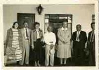 [Gabriela Mistral y amigos en México]  [fotografía].