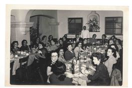[Gabriela Mistral en una cena en Jalapa]  [fotografía].