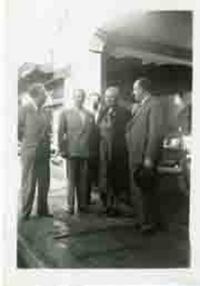 Gabriela Mistral y amigos en el Hotel Fortín de las Flores (Ruiz Galindo) en Veracruz.  [fotografía].